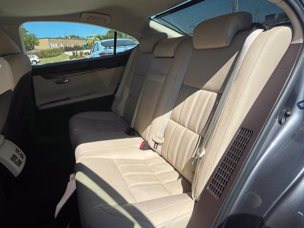 2016 Lexus ES 300h - Photo 28