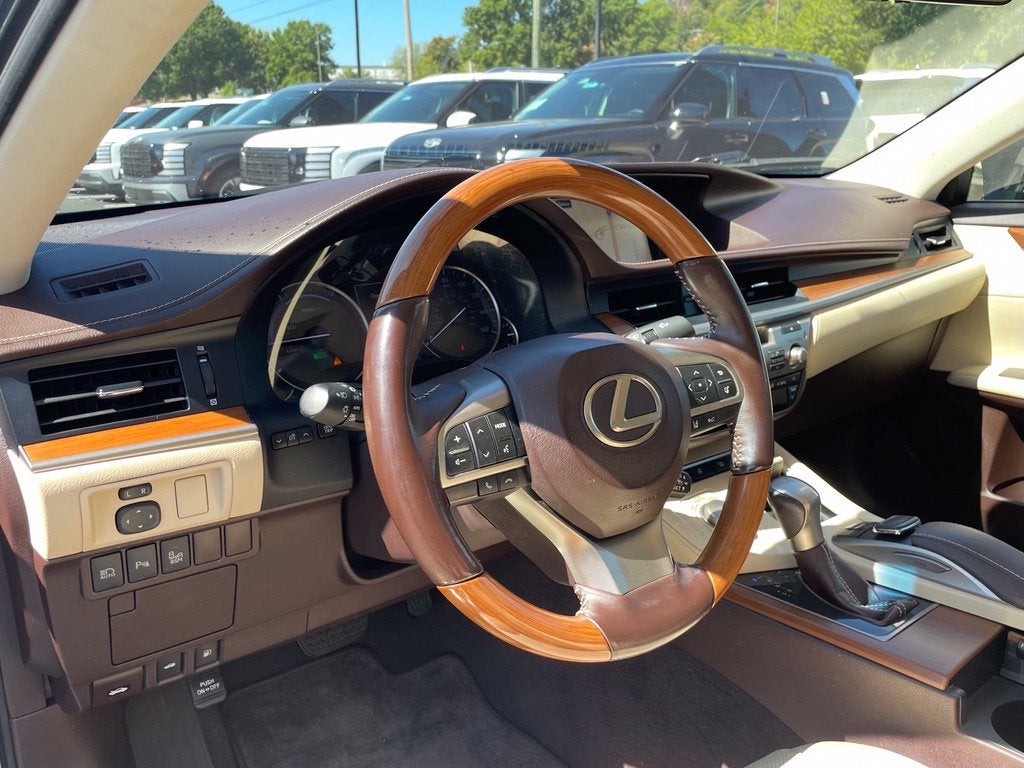2016 Lexus ES 300h - Photo 9
