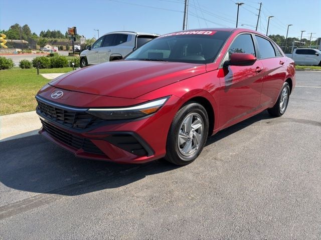 2025 Hyundai ELANTRA SE