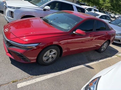 2025 Hyundai ELANTRA SE