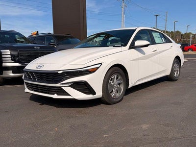 2026 Hyundai ELANTRA SE