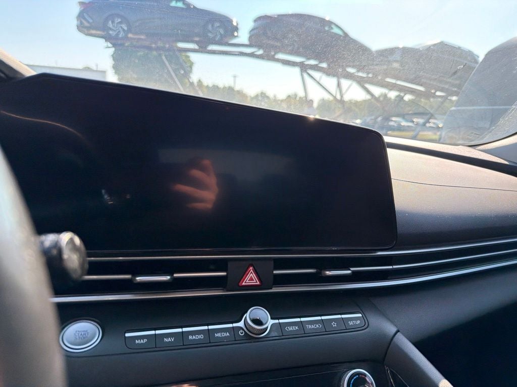 2025 Hyundai Elantra SEL - Photo 12