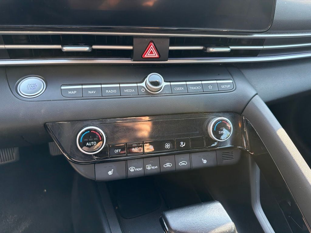 2025 Hyundai Elantra SEL - Photo 13