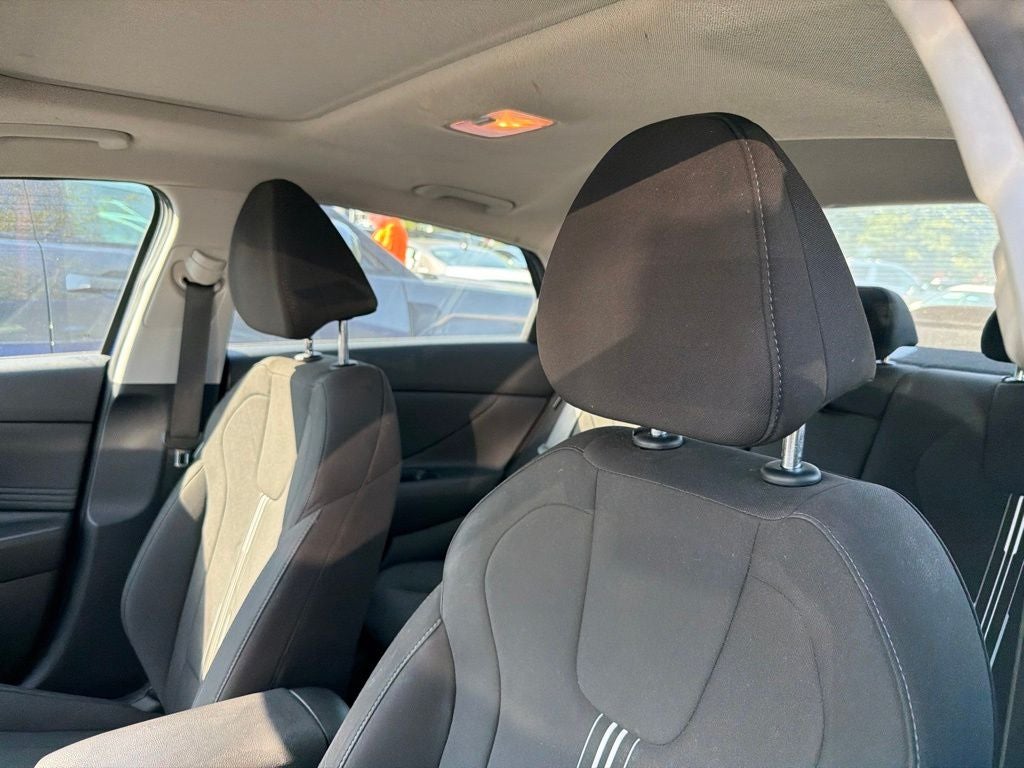 2025 Hyundai Elantra SEL - Photo 17