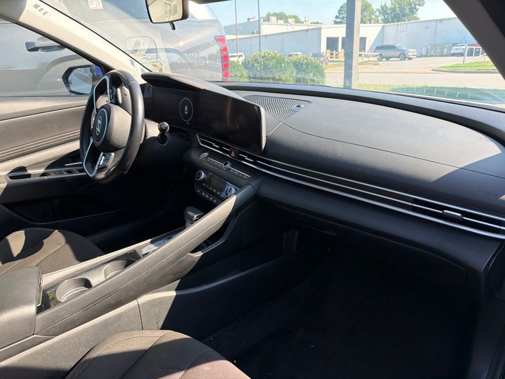 2025 Hyundai Elantra SEL - Photo 28