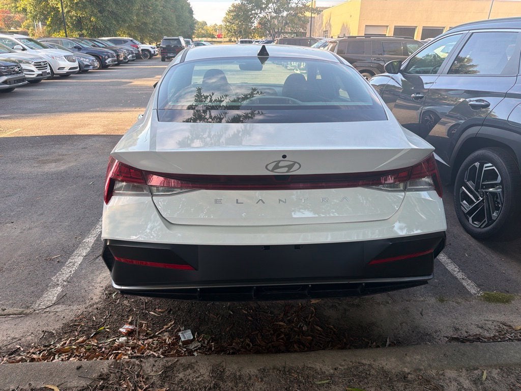 2025 Hyundai ELANTRA SEL Convenience Sunroof, One Owner