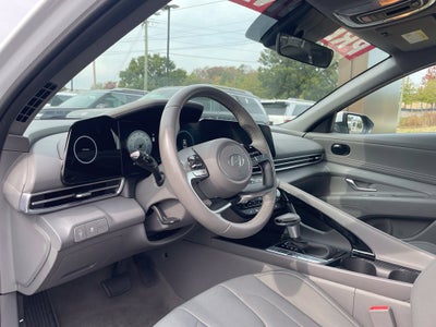 2025 Hyundai ELANTRA SEL Convenience Sunroof, One Owner