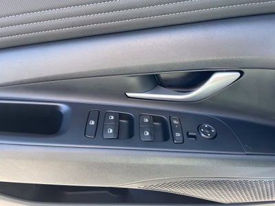 2025 Hyundai ELANTRA SEL Convenience Moonroof, Clean Carfax, One Owner