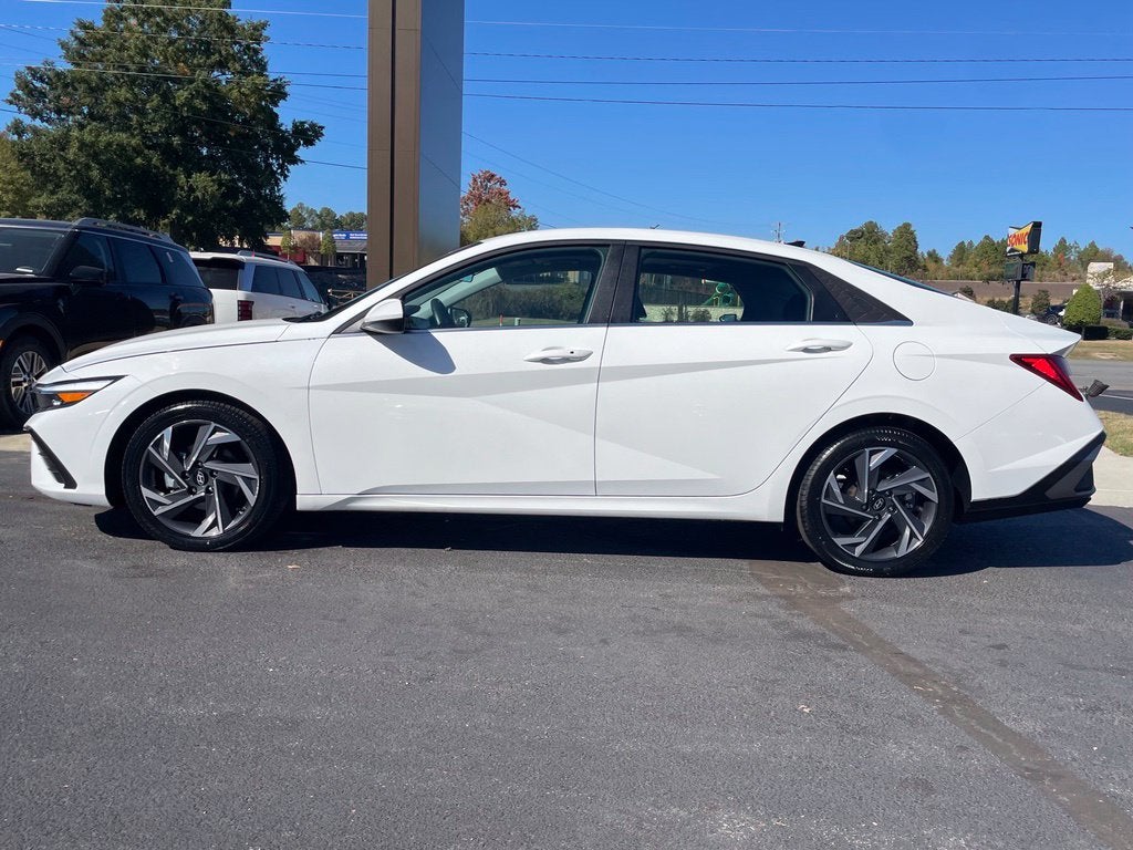 2025 Hyundai ELANTRA SEL Convenience Moonroof, Clean Carfax, One Owner