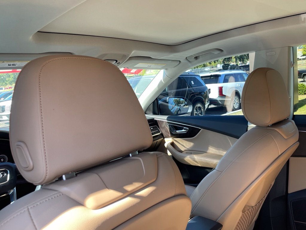 2023 Audi Q8 55 Premium Plus quattro, Pano Roof, Leather, Clean CarFax, One Own