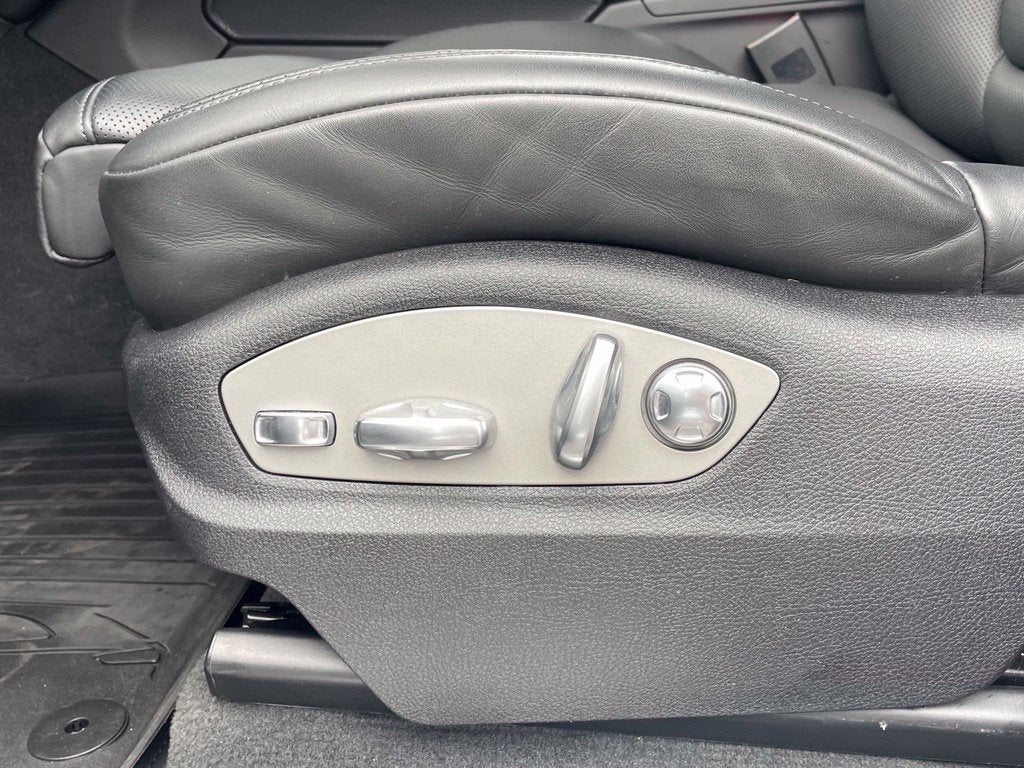 2022 Porsche Macan S Clean CarFax, One Owner, Low Miles