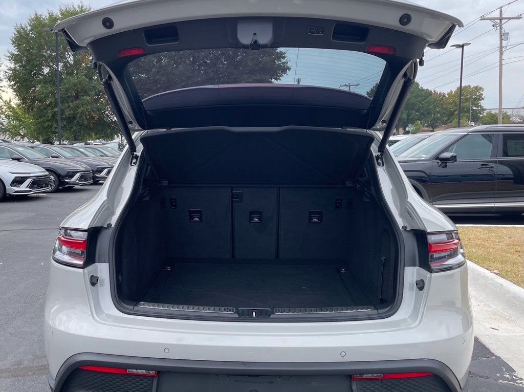 2022 Porsche Macan S Clean CarFax, One Owner, Low Miles