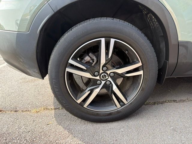 2024 Volvo XC40 B5 Core