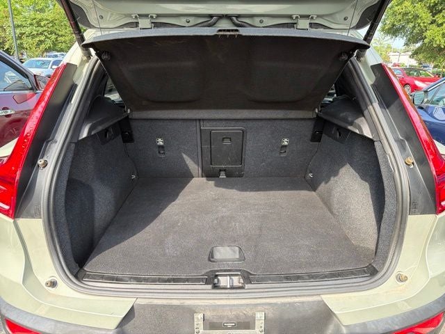 2024 Volvo XC40 B5 Core