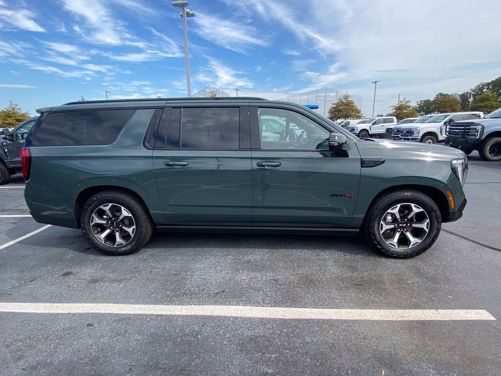 2026 GMC Yukon XL AT4 Ultimate AT4 Black Appearance-Night Vision