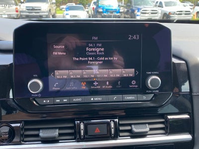 2025 Nissan Pathfinder SV