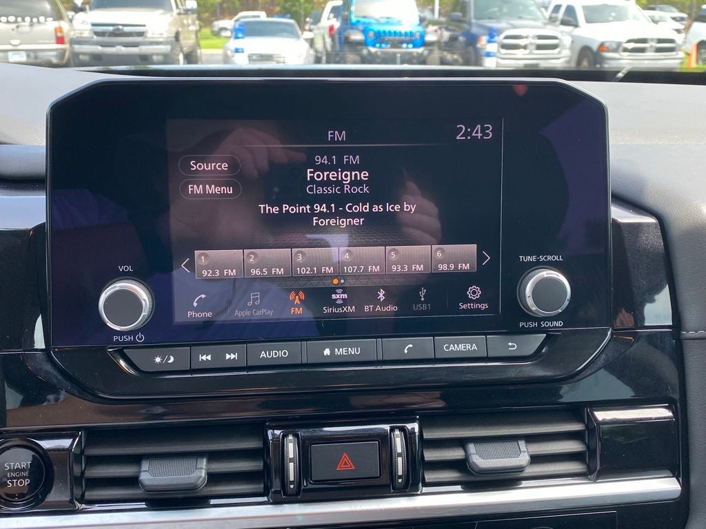 2025 Nissan Pathfinder SV