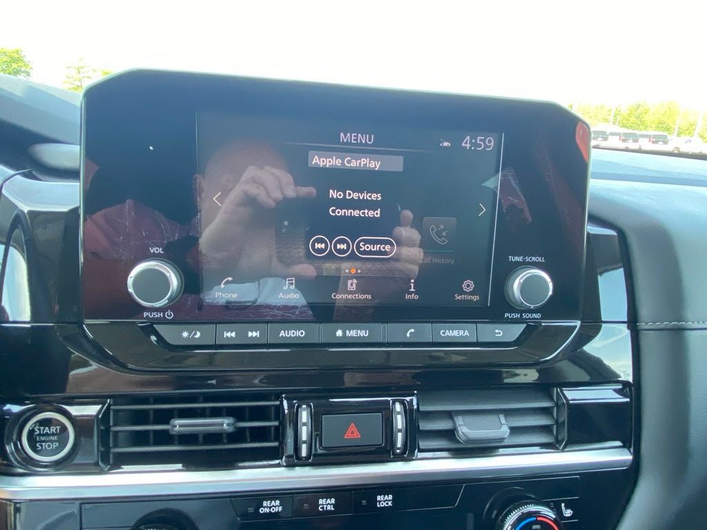 2022 Nissan Pathfinder SV