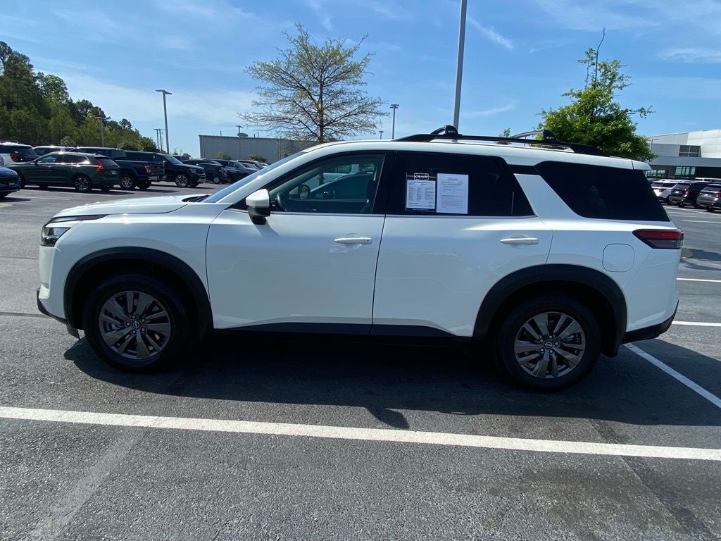 2022 Nissan Pathfinder SV