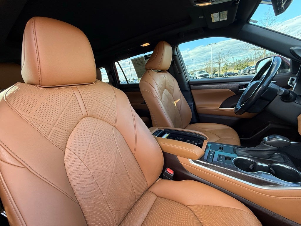 2021 Toyota Highlander Hybrid Platinum