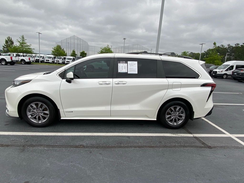 2021 Toyota Sienna XLE 8 Passenger