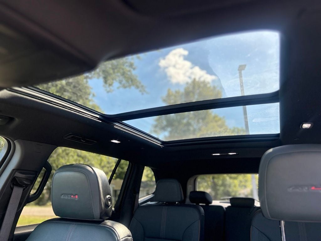 2025 GMC Acadia AT4 - AWD - PANO ROOF - ONE OWNER