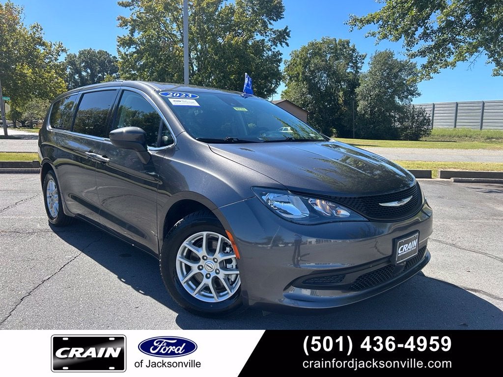2023 Chrysler Voyager LX