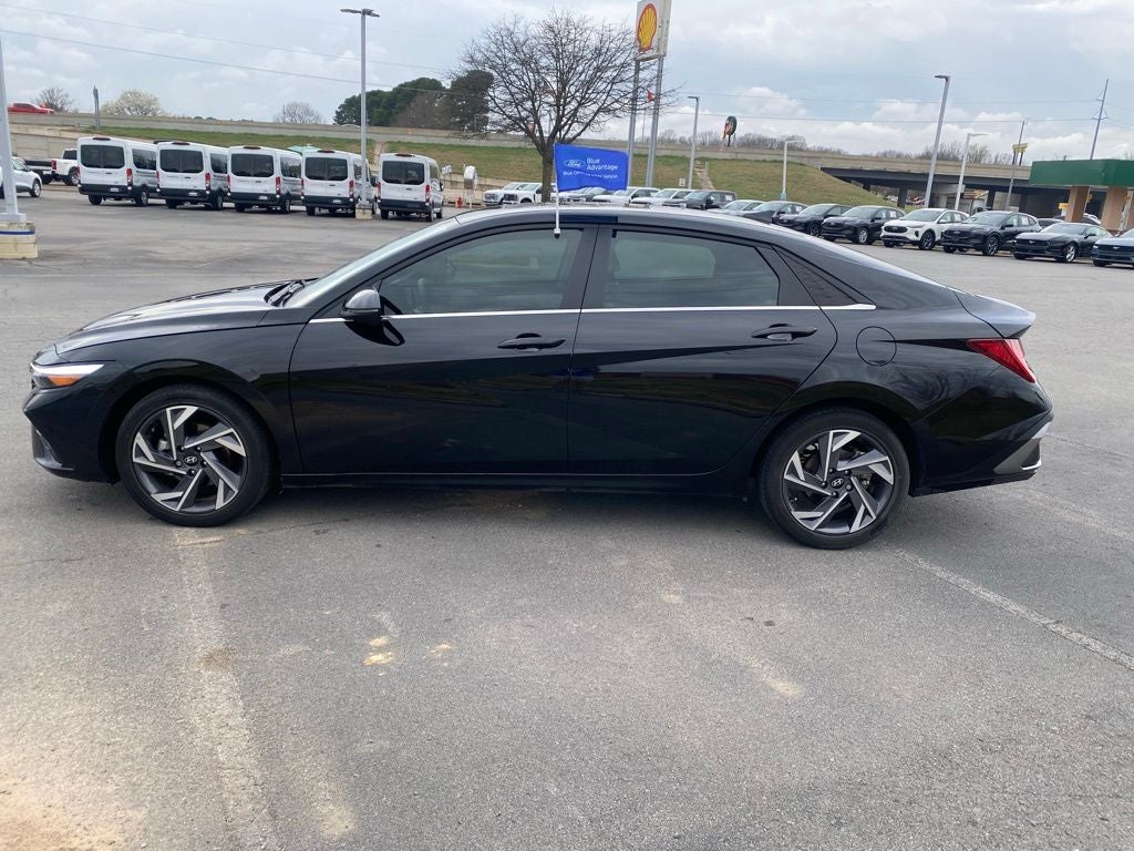 2025 Hyundai ELANTRA Limited