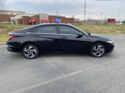 2025 Hyundai ELANTRA Limited