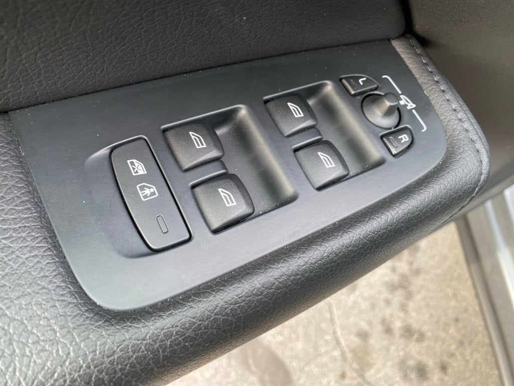 2021 Volvo XC60 T5 Momentum