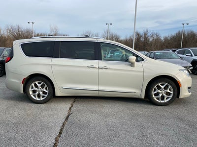 2017 Chrysler Pacifica Touring L Plus