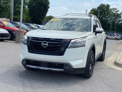 2022 Nissan Pathfinder SL
