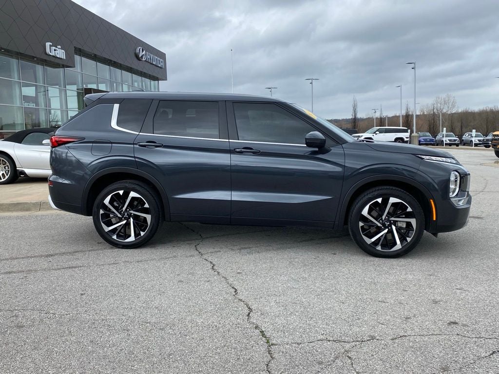 2024 Mitsubishi Outlander SE