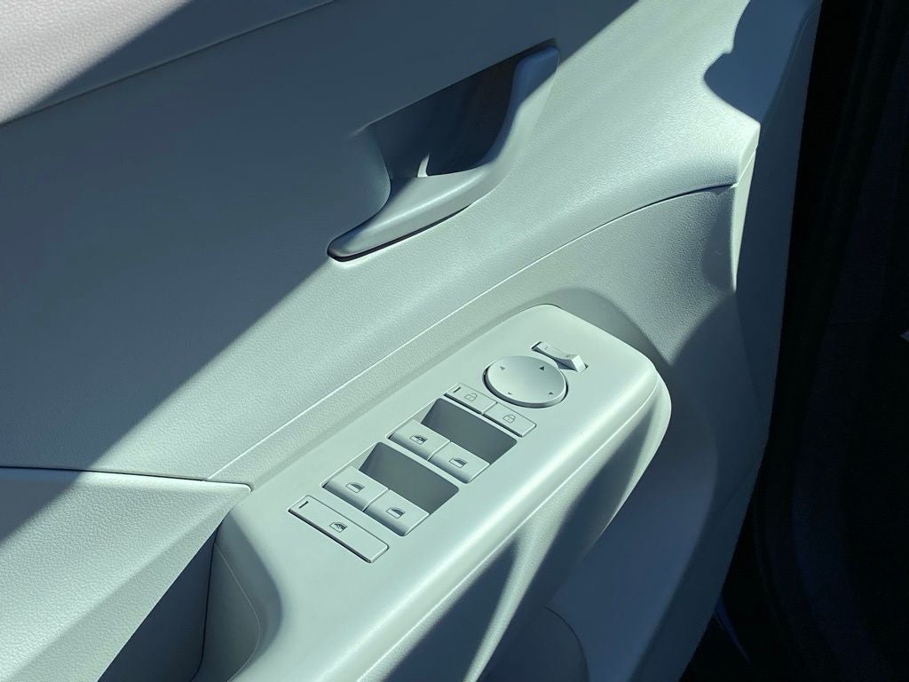 2026 Hyundai KONA SE FWD