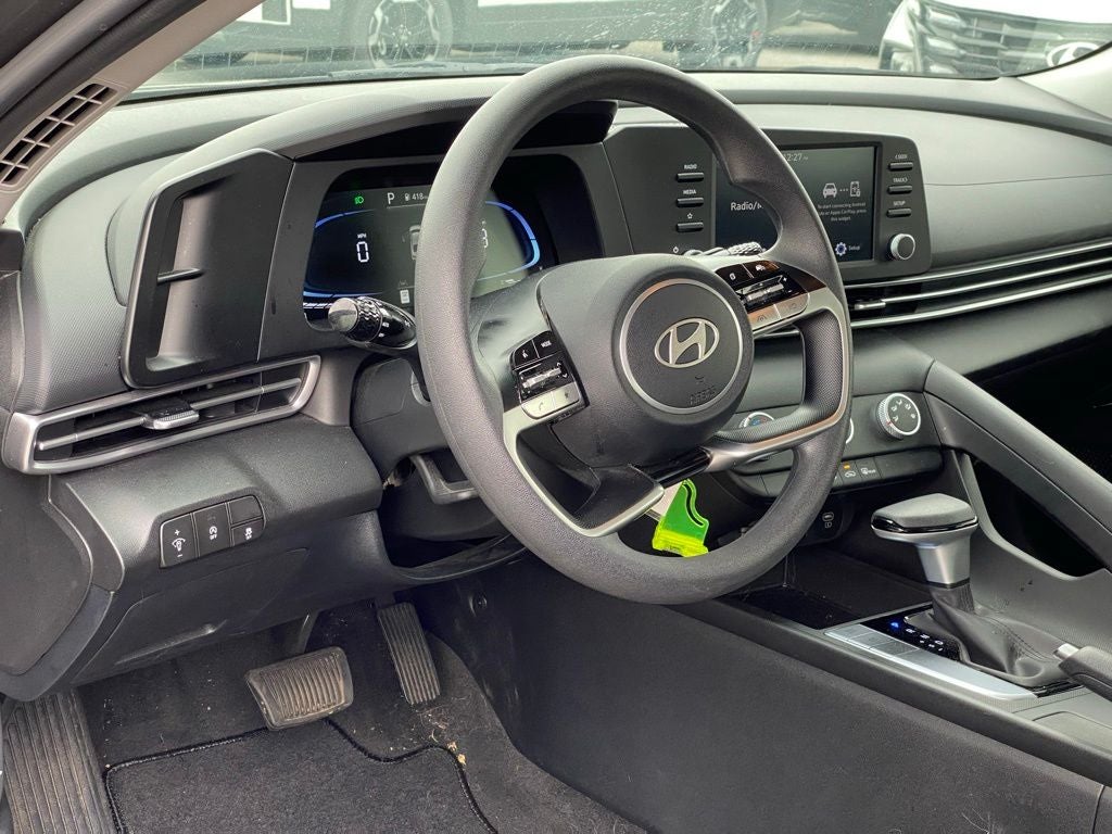 2024 Hyundai ELANTRA SE