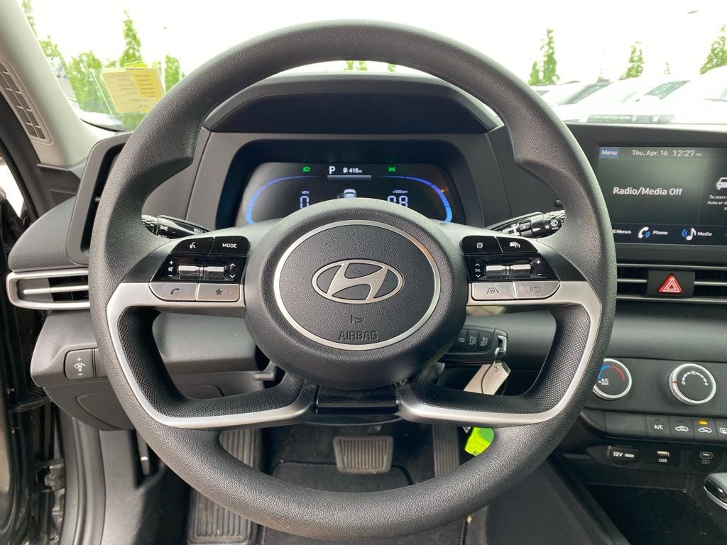 2024 Hyundai ELANTRA SE