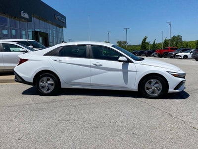 2026 Hyundai ELANTRA SE
