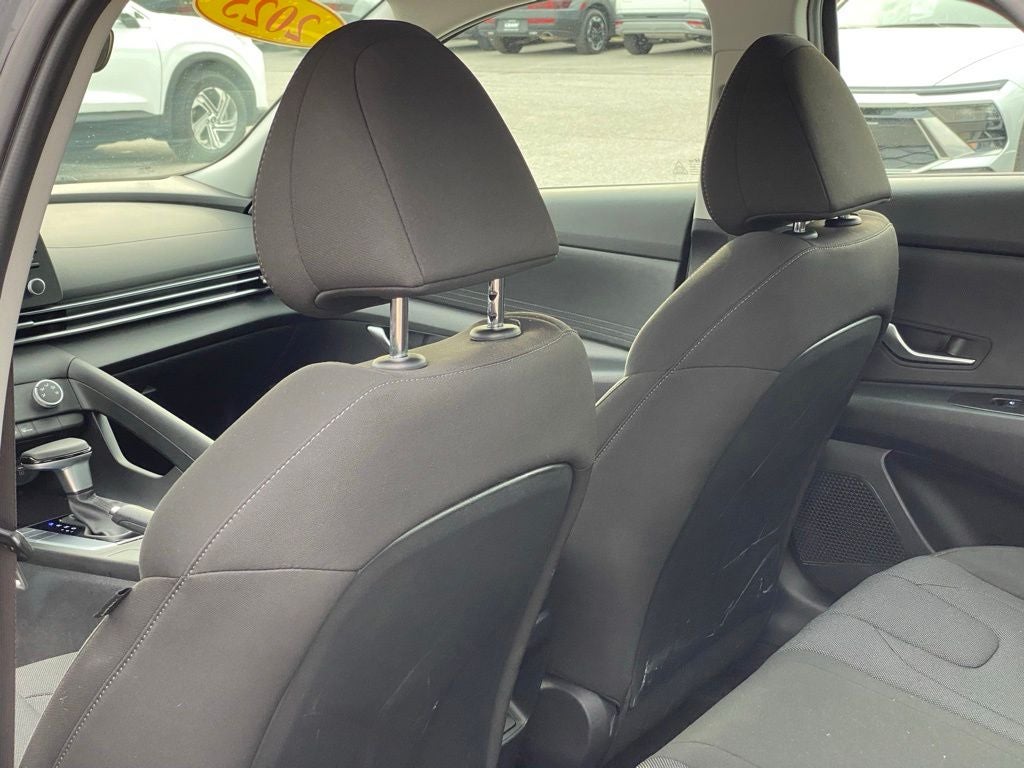 2025 Hyundai ELANTRA SE
