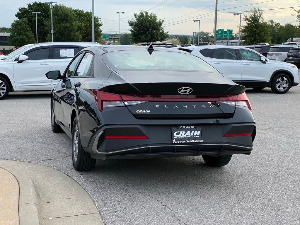 2025 Hyundai ELANTRA SE