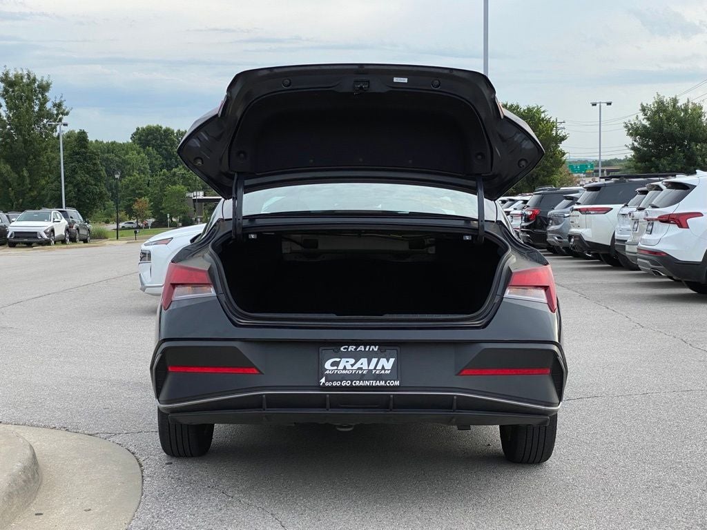 2025 Hyundai ELANTRA SE