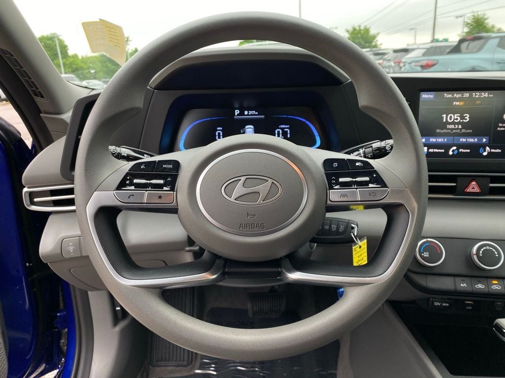 2024 Hyundai ELANTRA SE