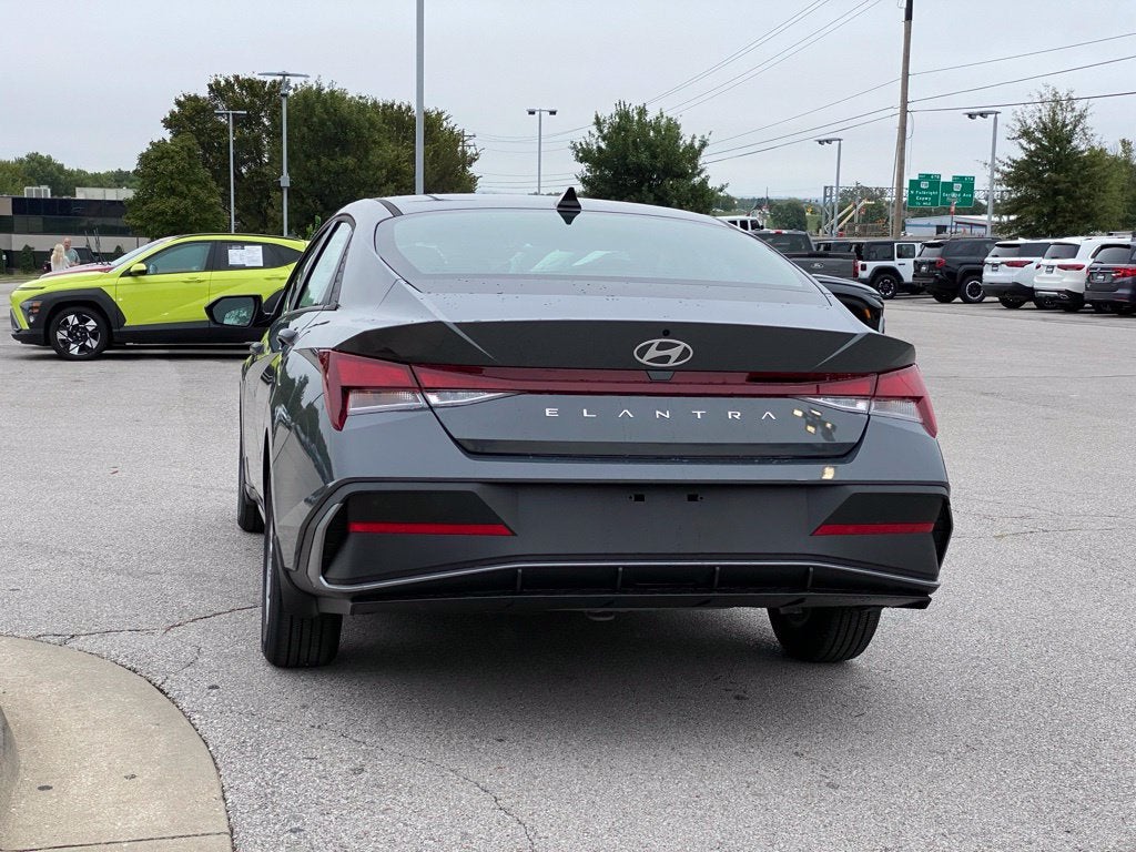 2026 Hyundai ELANTRA SE