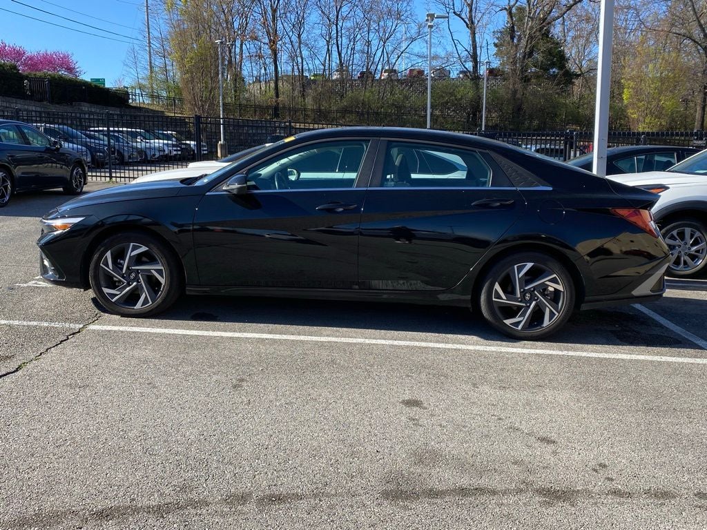 2024 Hyundai ELANTRA Limited
