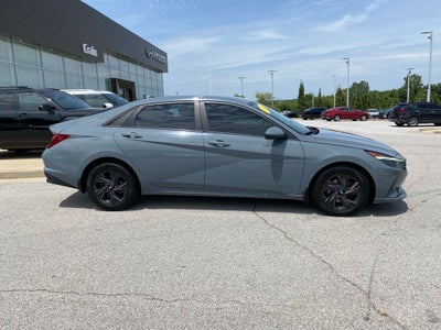 2022 Hyundai ELANTRA SEL