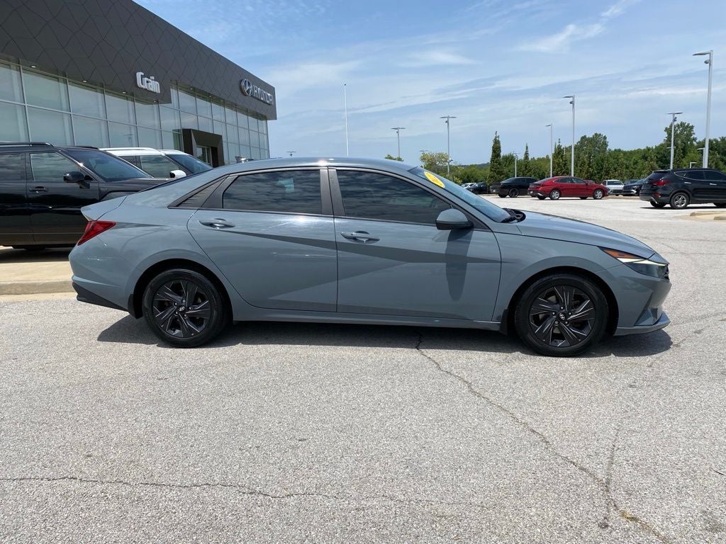 2022 Hyundai ELANTRA SEL