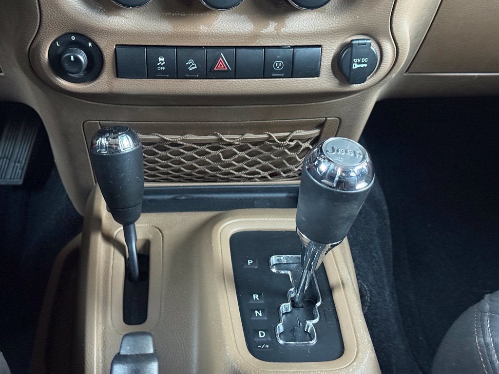 2016 Jeep Wrangler Unlimited Sahara - 4WD / CARFAX ONE OWNER