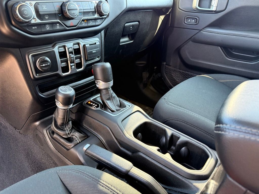 2019 Jeep Wrangler Unlimited Sahara APPLE CAR PLAY / CLEAN CARFAX/ 1 OWNER