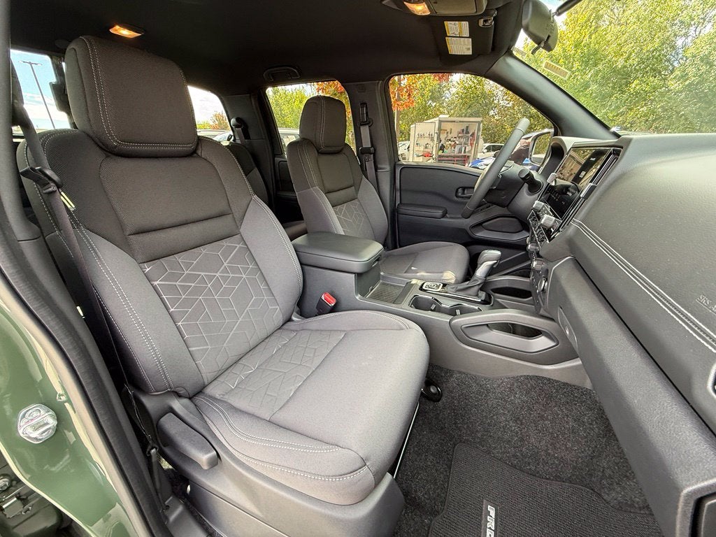 2026 Nissan Frontier SV - 4WD / CLEAN CARFAX / ONE OWNER