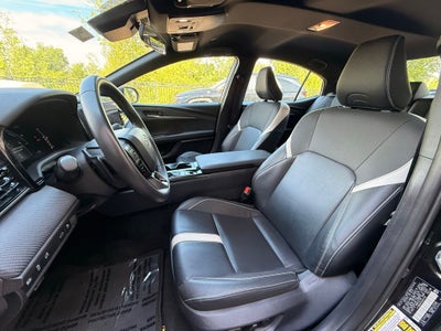 2025 Toyota Camry SE 1 OWNER CARFAX