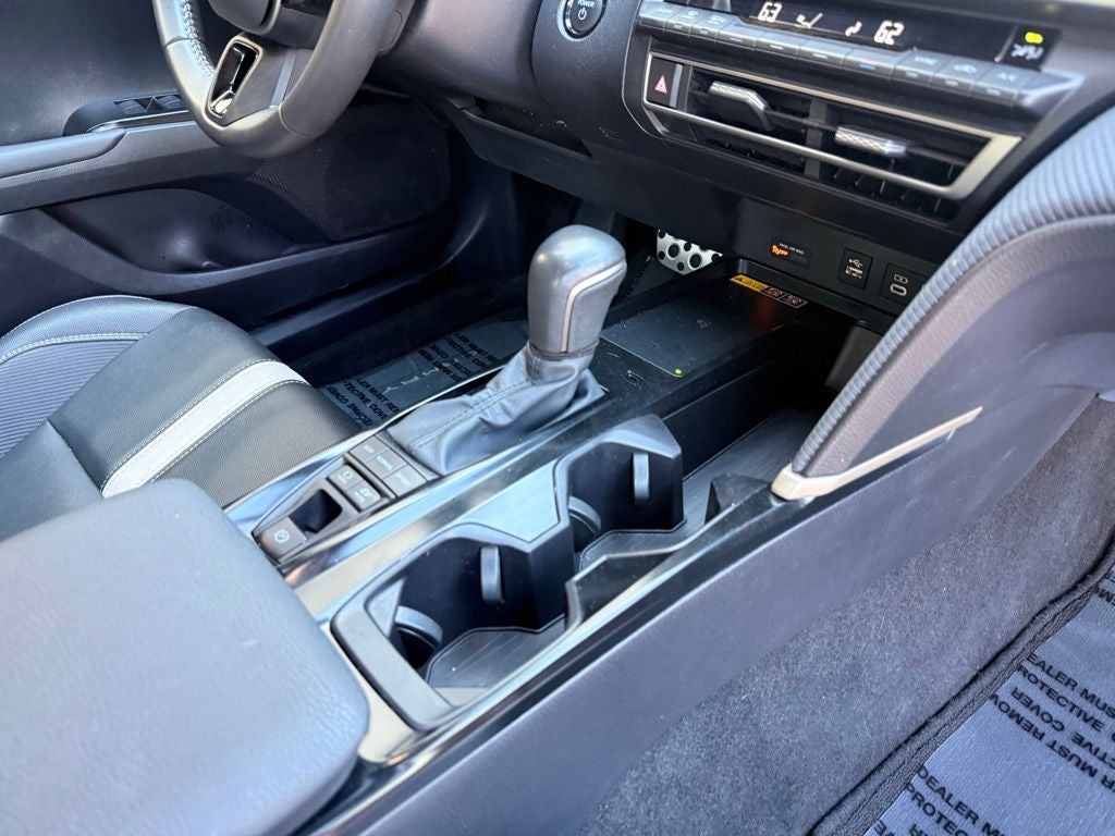 2025 Toyota Camry SE 1 OWNER CARFAX